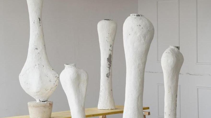 Un proyecto explora en esculturas y libro el asesinato homófobo del coruñés Samuel Luiz, linchado en 2021