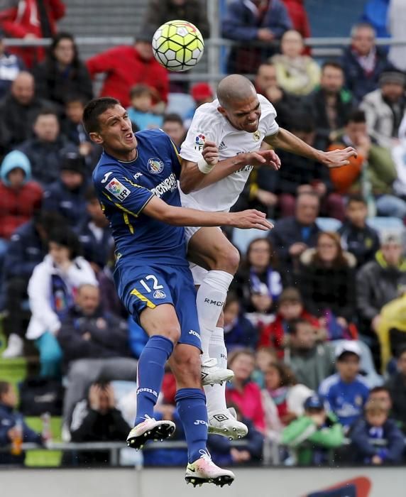 Imágenes del partido entre Getafe y Real Madrid en el Coliseum.