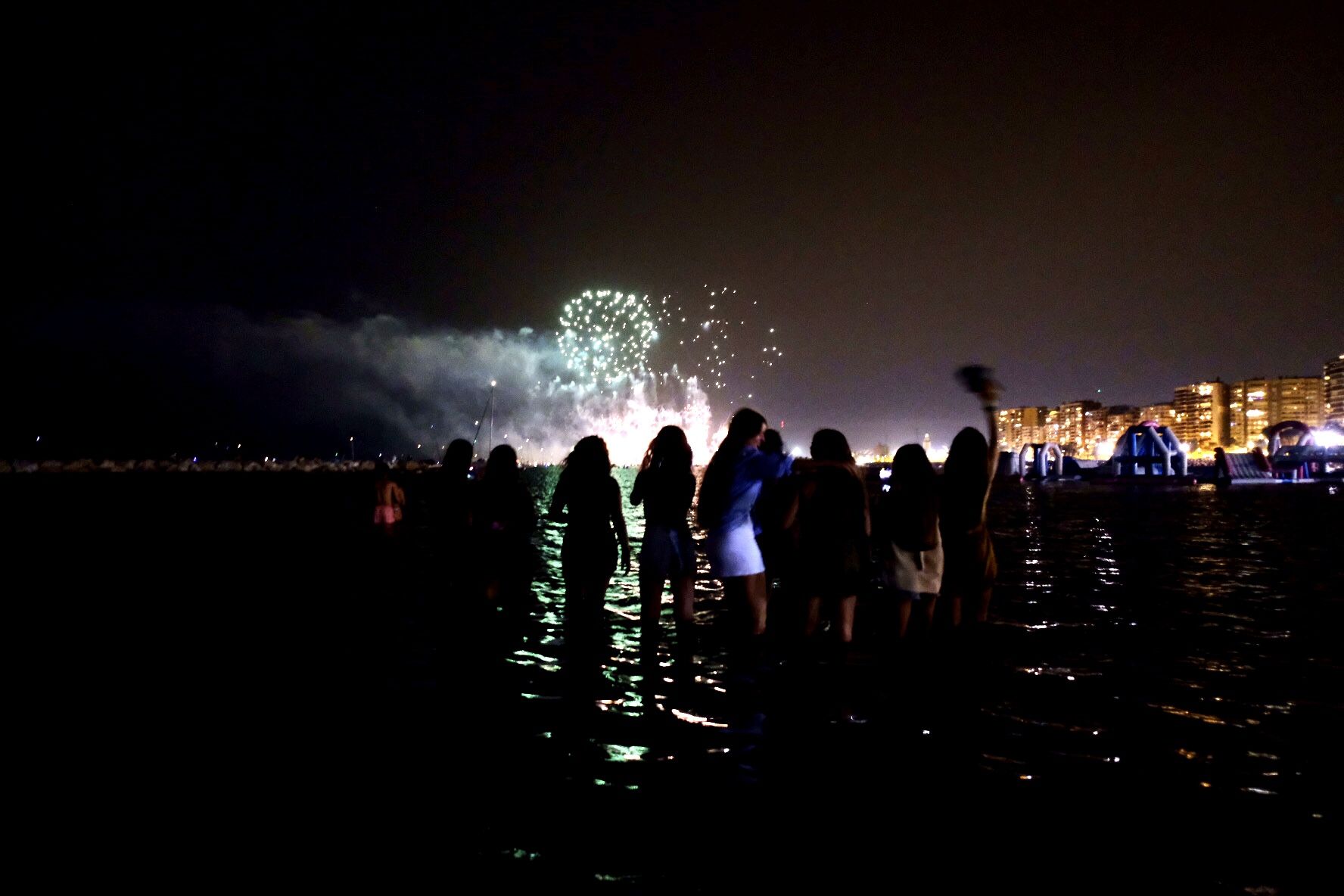 Los fuegos artificiales dan la bienvenida a la Feria de Málaga 2022