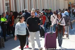 El corte del tráfico ferroviario deja tirados a cientos de viajeros en Murcia