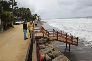 Marbella cuantifica en medio millón de euros los daños en sus playas por el temporal