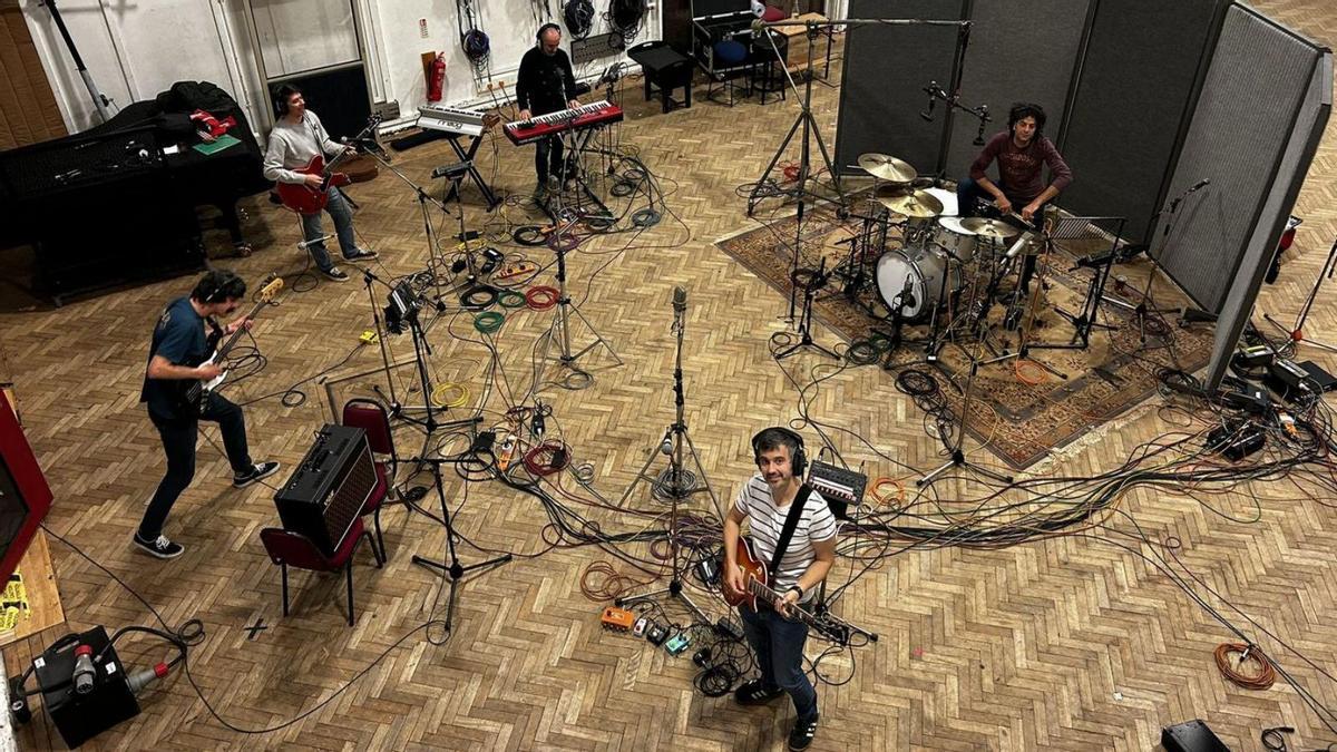 El grupo vigués Isius durante la grabación de su disco en los estudios Abbey Road.