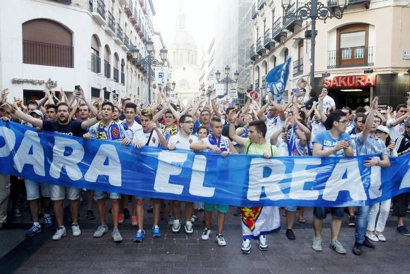 Concentración de aficionados por el futuro del Real Zaragoza