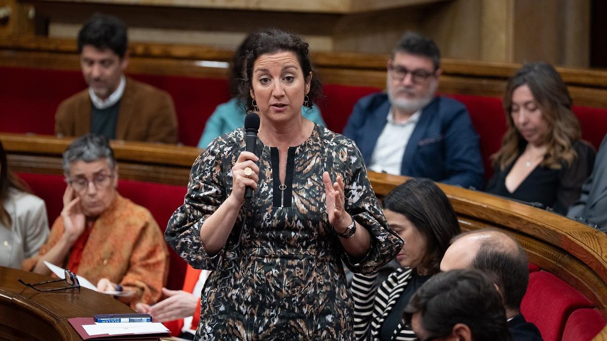 El Govern negocia con los Comuns para aplazar la subida de la tasa turística y evitar otro revés