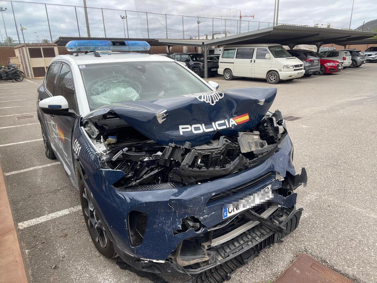 Detenido un conductor borracho tras embestir con su coche a la Policía Nacional en Ibiza