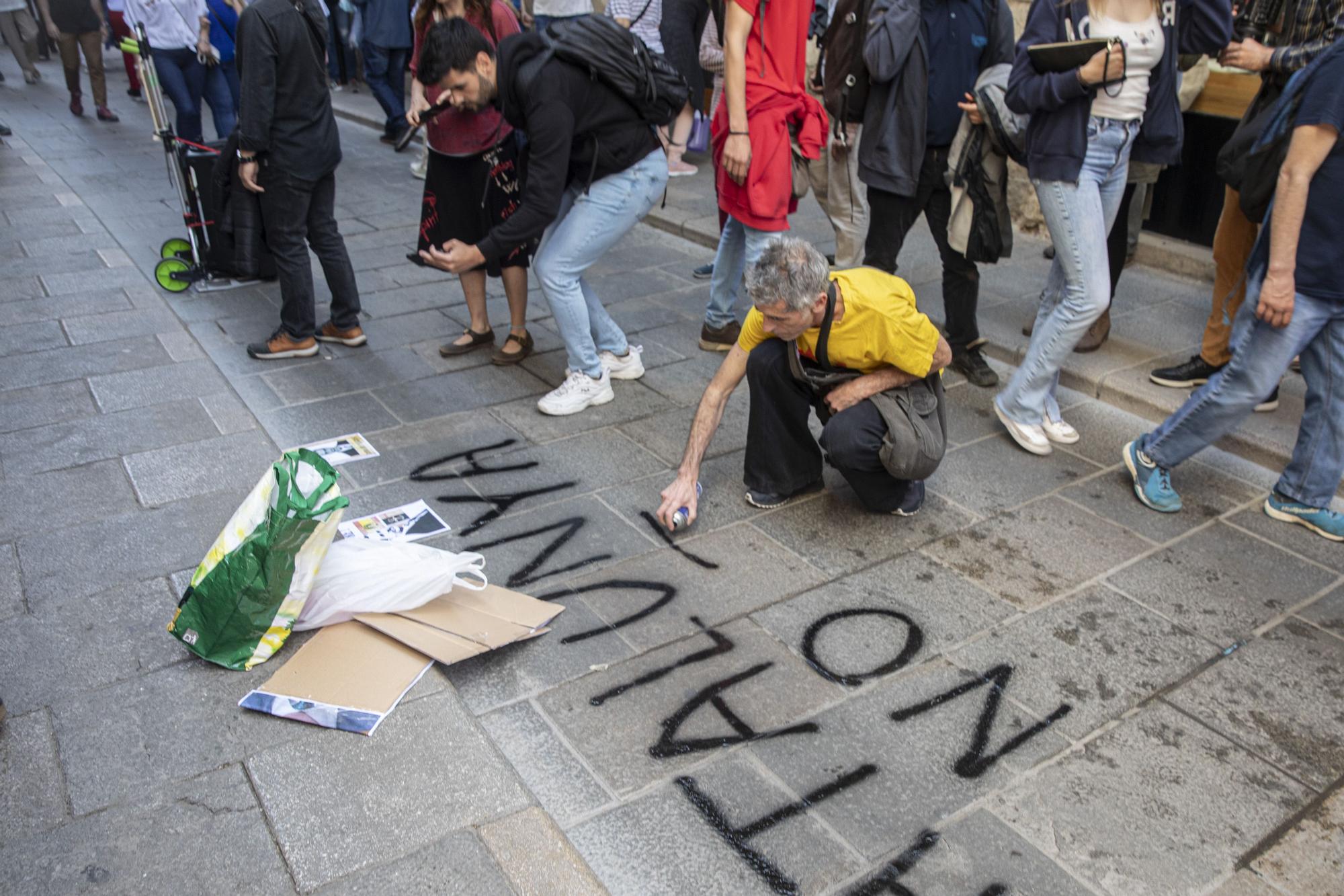 Protesta contra la monarquia i la Fundació Princesa de Girona