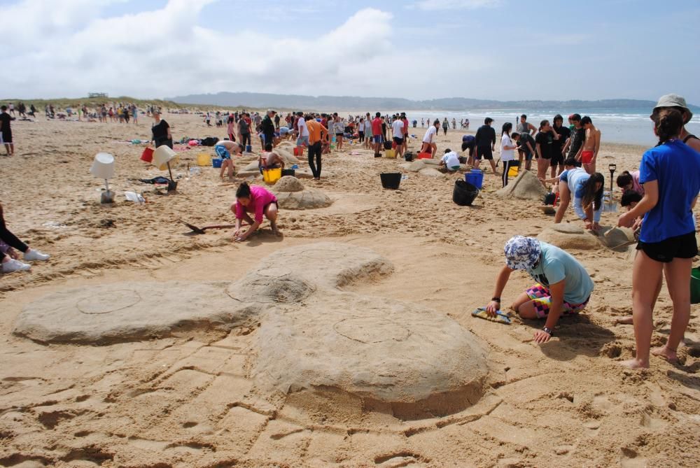 Esculturas de arena en la playa de A Lanzada