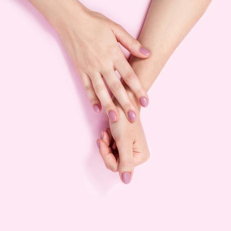 Este es el color que triunfará en las manicuras del 2024