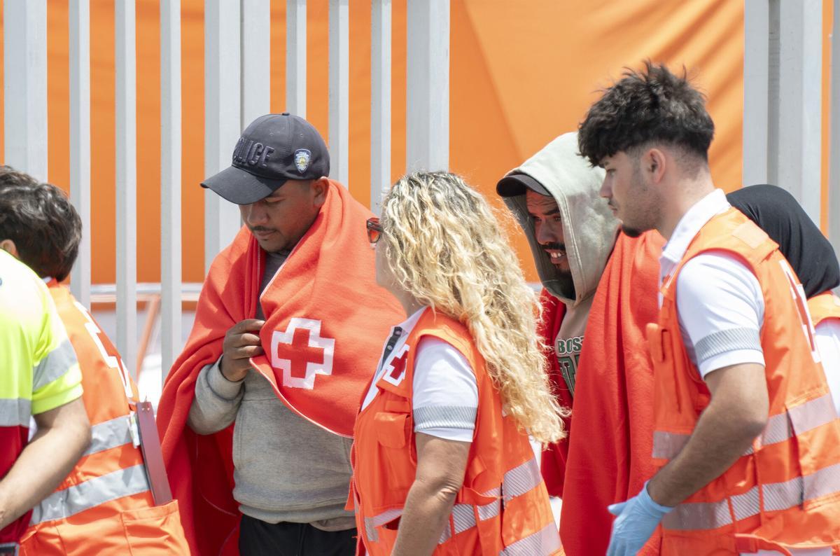 Rescate de dos magrebíes en una patera al norte de Lanzarote (29/7/2026)