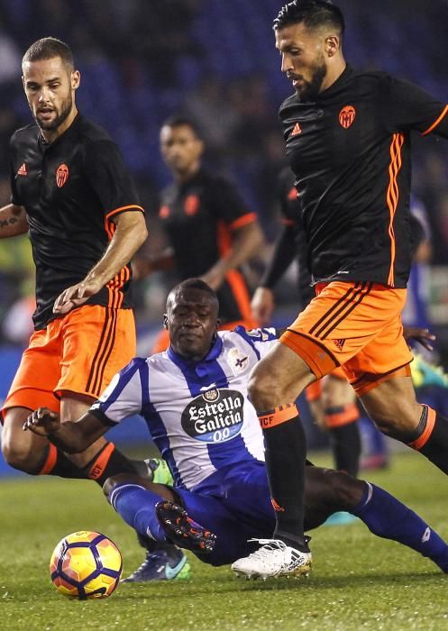 Un Çolak notable librea el ataque con un gran gol y un error suyo propicia el empate (1-1).