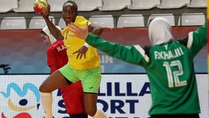 Una jugadora de la selecció iraniana d’handbol fuig de l’hotel a València després d’un partit del Mundial