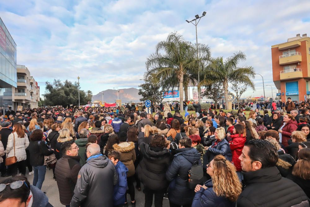 Veinte mil personas reclamaron ayer en las calles de Orihuela la derogación de la ley de Plurilingüismo