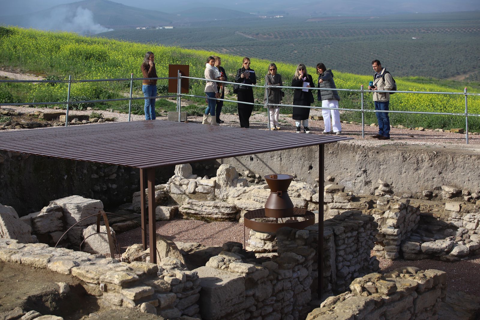 Sale a la luz un anfiteatro romano en Ategua