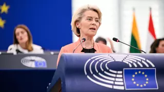 Von der Leyen acusa de "extremistas" a los promotores de la moción de censura y llama a la unidad proeuropea entre las críticas de la izquierda