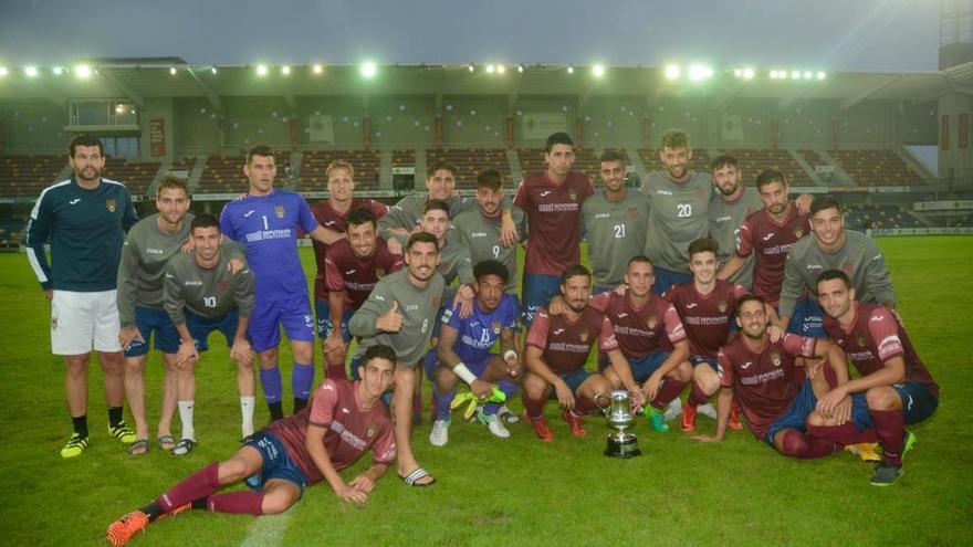 El Pontevedra CF ganador de la pasada edición del Luis Otero.