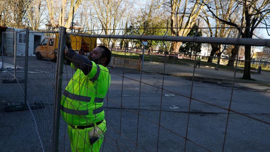 Preparativos en la plaza Pedro Menéndez de Avilés, para el comienzo de las obras. | Mara Villamuza