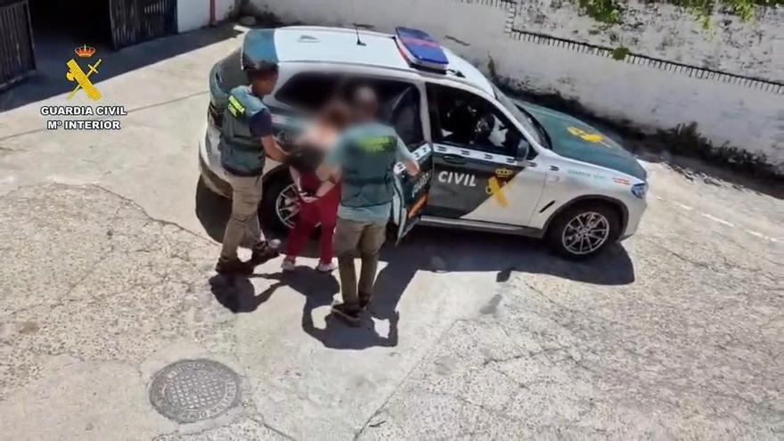 Video | Dos detenidos por robar más de 1.000 euros
