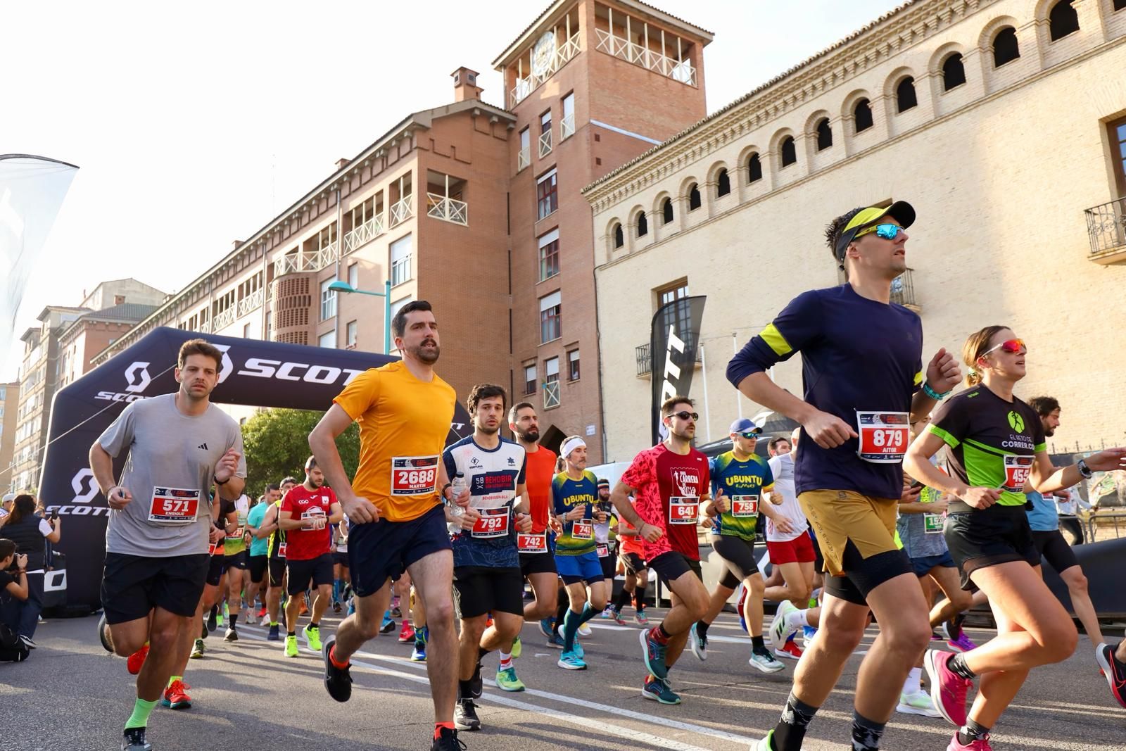 En imágenes | Búscate en el Medio Maratón de Zaragoza 2024