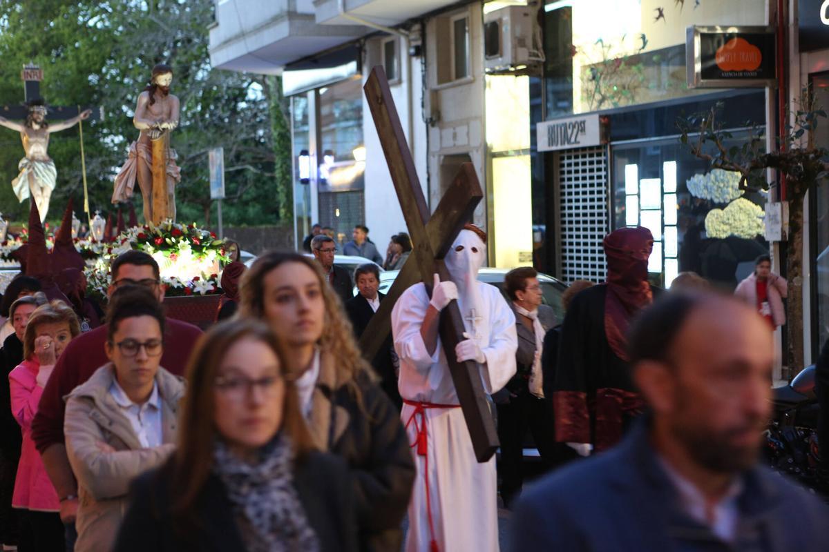 Procesión del Santo Entierro en el casco urbano de A Estrada Procesión del Santo Entierro en el casco urbano de A Estrada