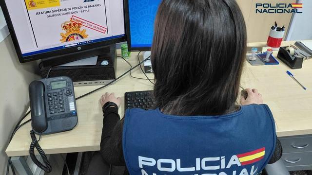 El profesor fue detenido por la Policía tras las denuncias recibidas de las alumnas menores.