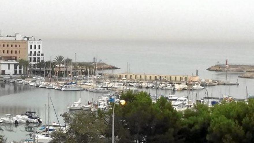 Diesiger Dienstagmorgen in der Bucht von Palma.