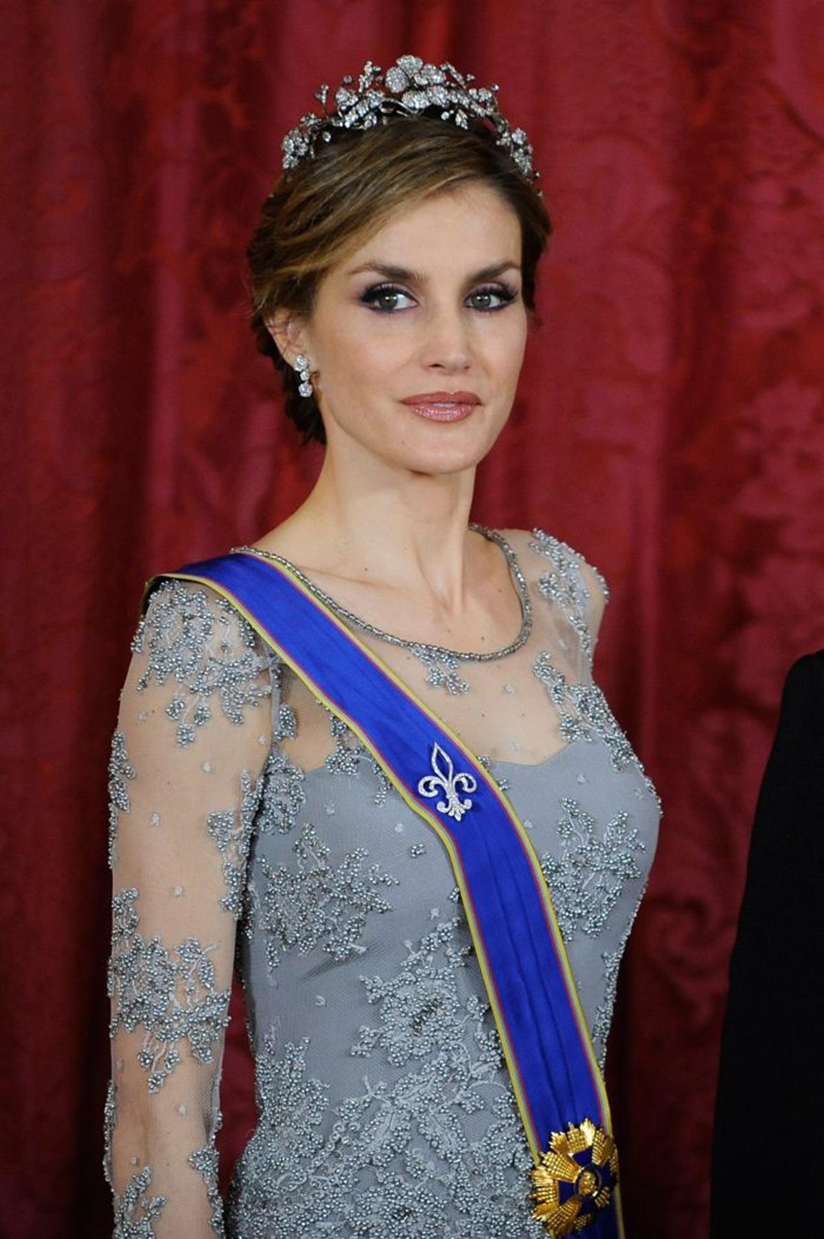 Letizia con la tiara floral