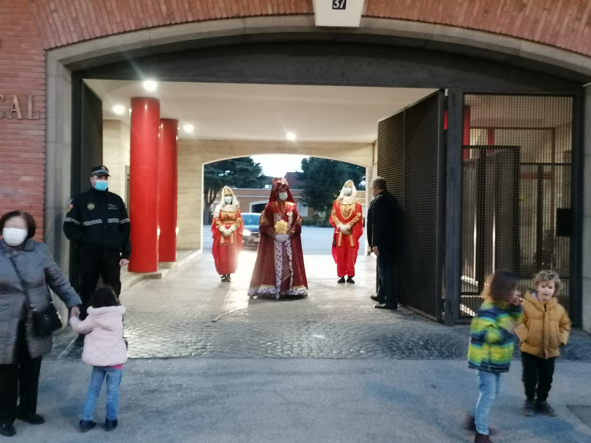 Los Reyes Magos llegan a la recepción en el Ayuntamiento de València