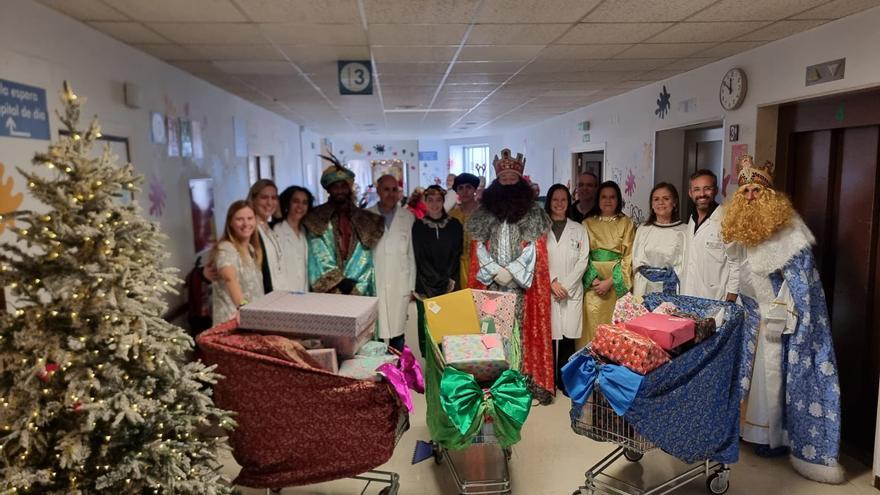 Los Reyes Magos ya están en A Coruña: reivindican la "magia de sanar" de los profesionales del Materno