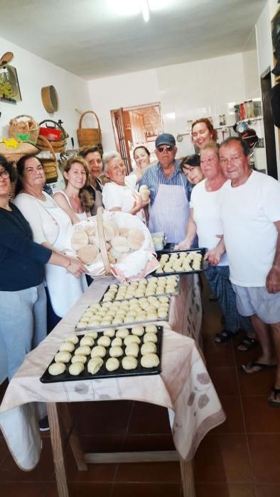 FUERTEVENTURA - Taller de amasado de pan y repostería en Tesjuate - 03-05-17