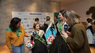 Clara Sanz y Ana Colón, reinas de la Magdalena 2026, inauguran la Bodeguilla de 'Mediterráneo' en Castelló
