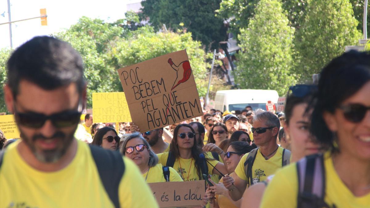 Pancartes de tota mena en la protesta de docents