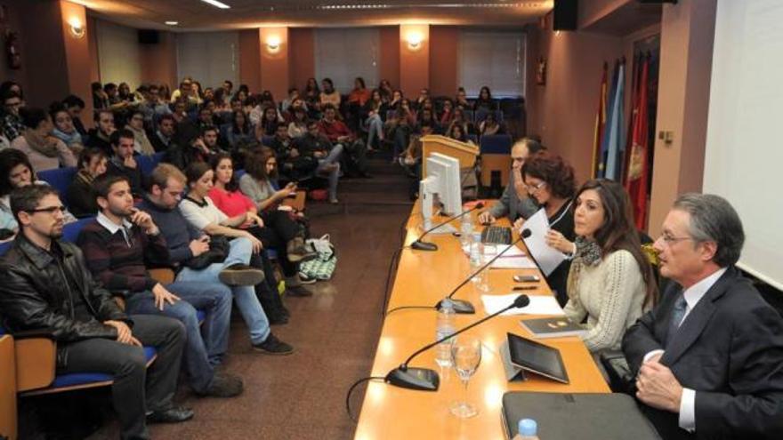 Antonio Salas, magistrado del Tribunal Supremo, a la derecha.