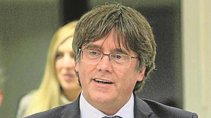 La fiscalía pide suspender la inmunidad a Puigdemont