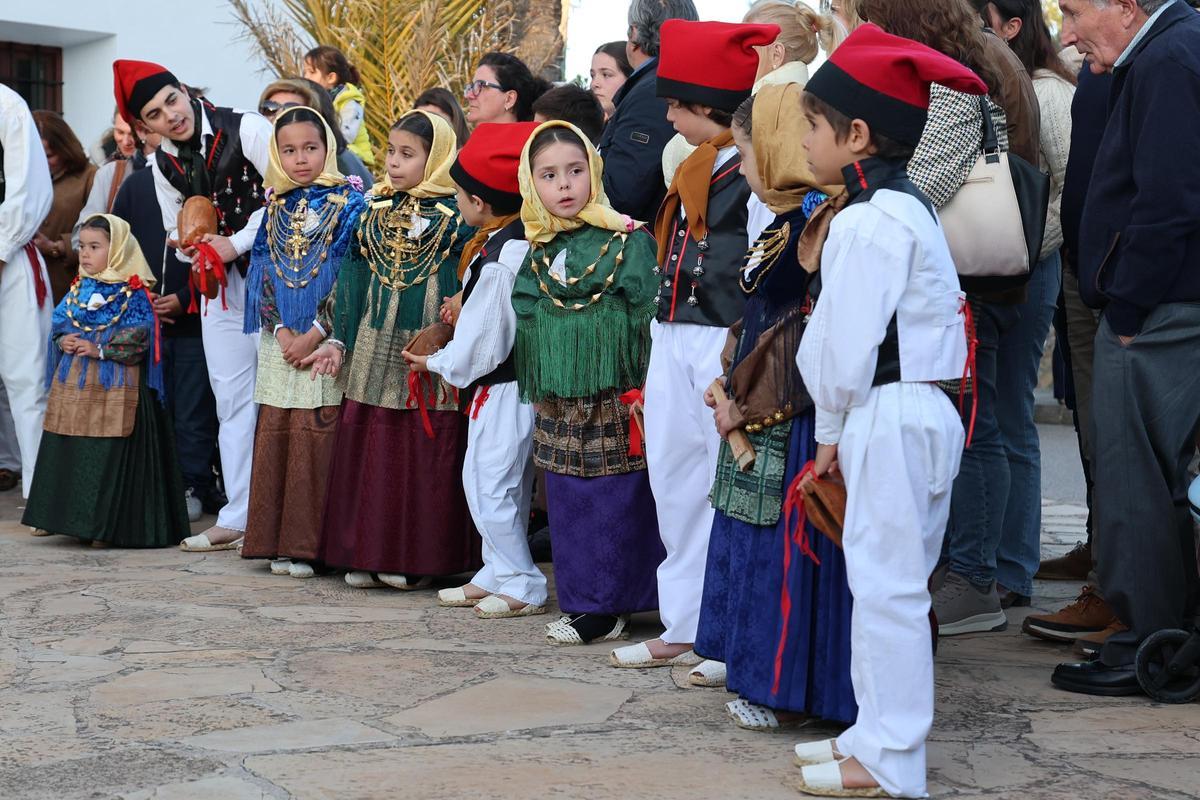 Descubre las mejores imágenes de las fiestas patronales de la Cala Sant Vicent