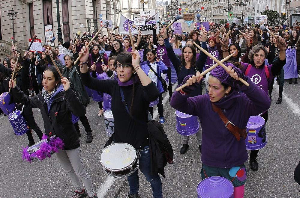 Vigo sale a la calle para clamar contra la violencia machista // R. Grobas