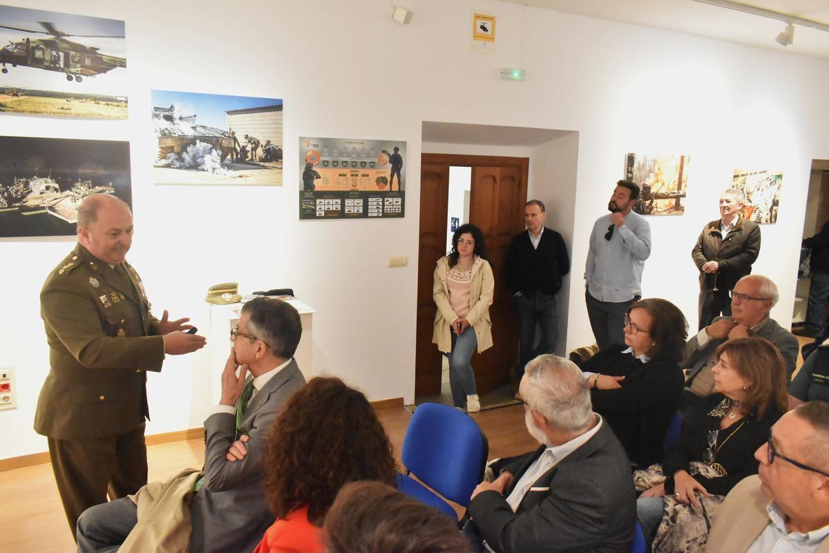 Galería | Así fue la inauguración de la exposición de las Fuerzas Armadas en Cáceres