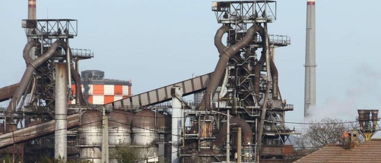 Los dos hornos altos de Arcelor en Asturias.