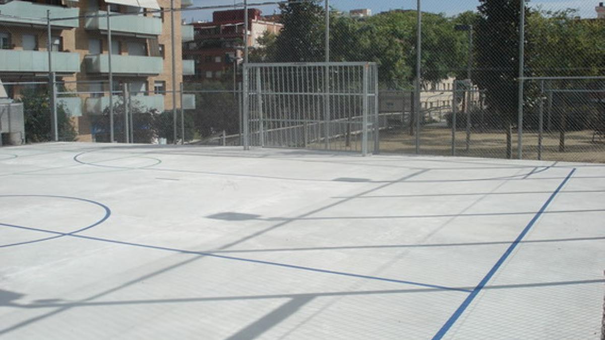 La nueva pista polideportiva de la plaza de la Mediterrània, inaugurada este domingo.