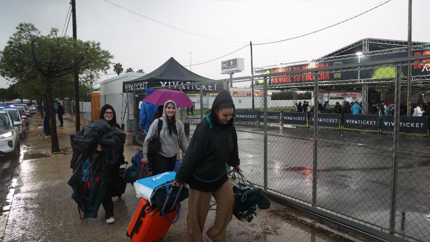 El festival Rocanrola de Alicante, bajo la lluvia