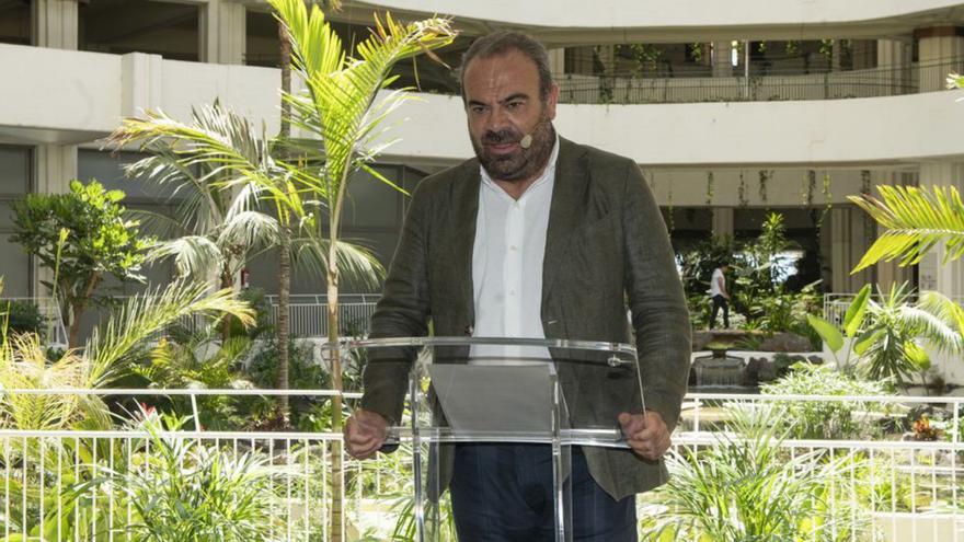 Gabriel Escarrer, en su intervención en el Paradisus Salinas Lanzarote, ayer. | | EFE