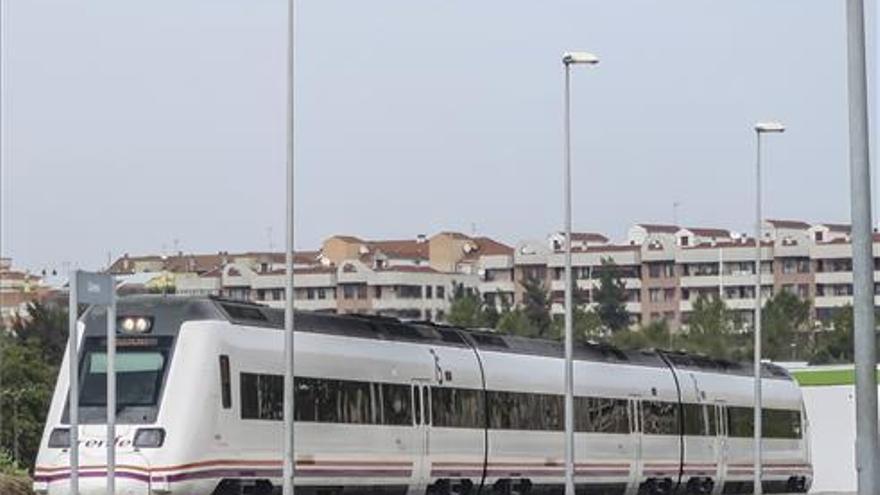 Un tren con destino a Extremadura sufre un retraso de más de una hora por una avería