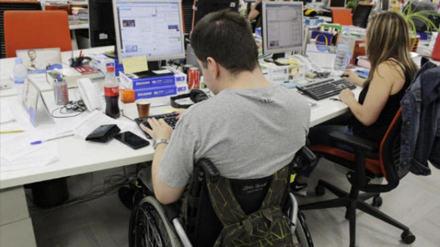 Personas con discapacidad en su lugar de trabajo.