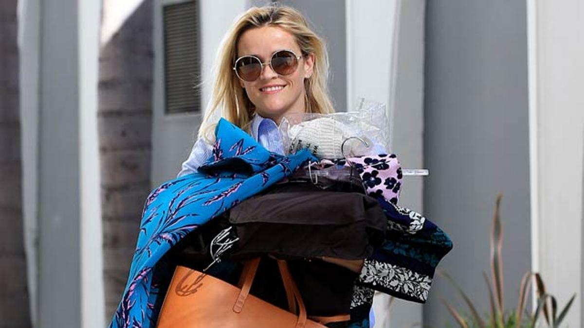 Reese Witherspoon, con la ropa a cuestas