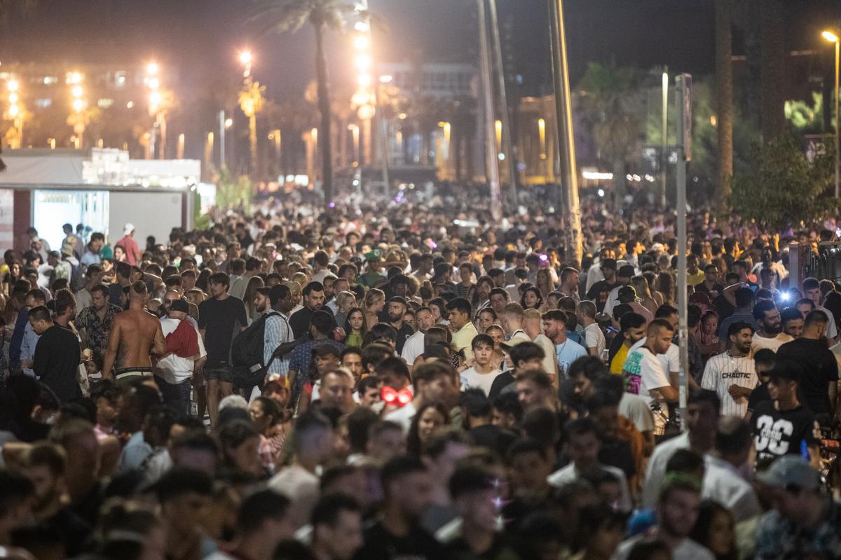 La verbena regresa a la playa en Barcelona