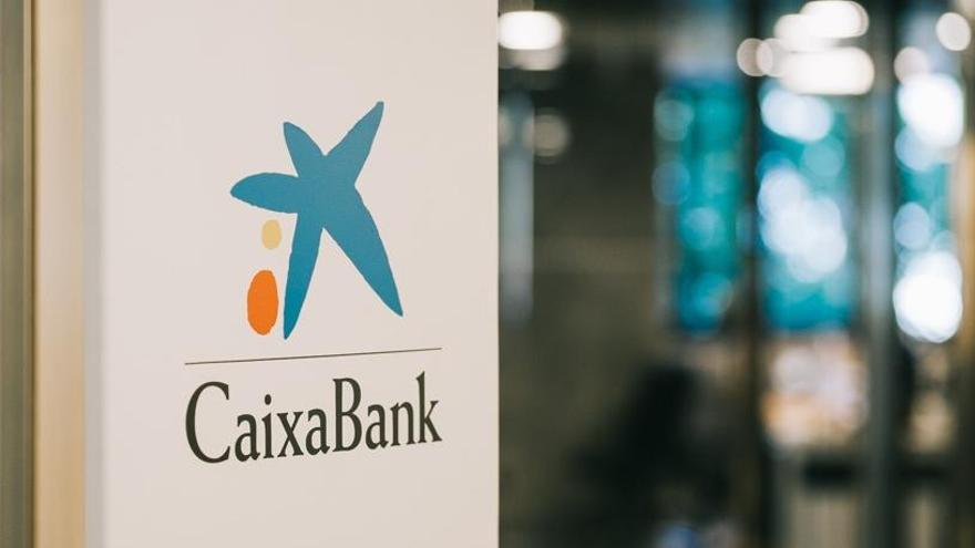 Una imagen con el logo de CaixaBank.