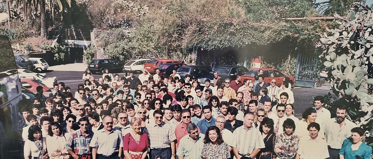 Celebración, en 1975, del vigésimo aniversario de Servatur por parte de trabajadores y directivos. | | LP/DLP