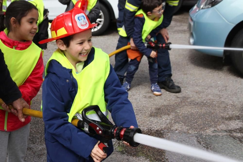 Visita del colegio Fozaneldi a los bomberos.