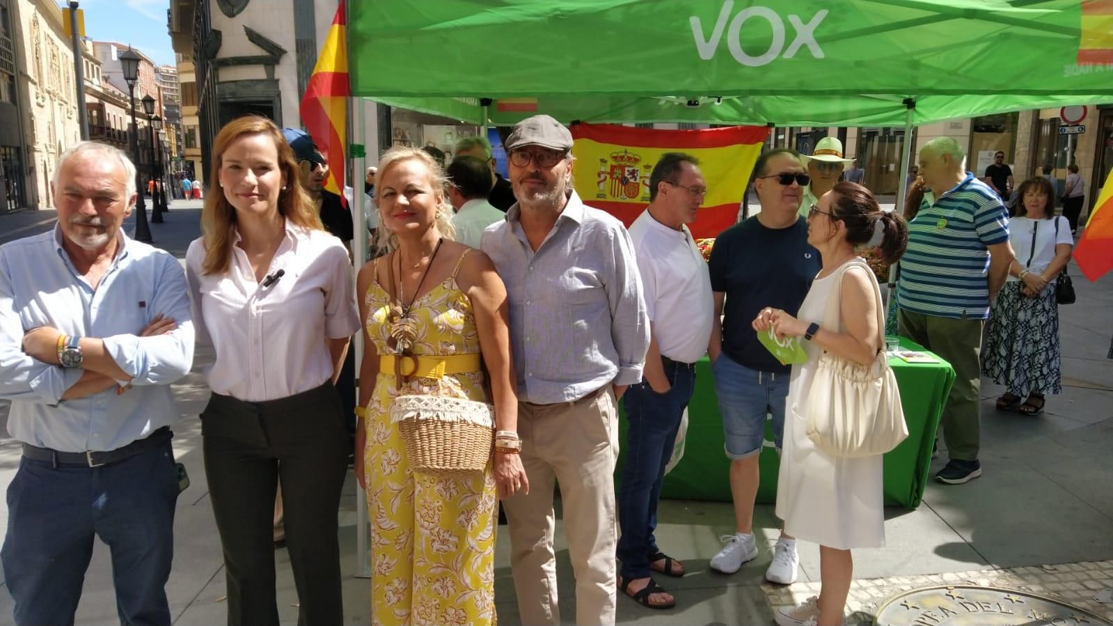 Eugenio Blanco, Moñinos, Marisa y Fernando Lozano, en el acto de Vox