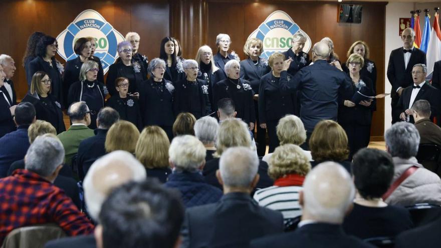 Música coral en el Club Natación Santa Olaya | MARCOS LEÓN