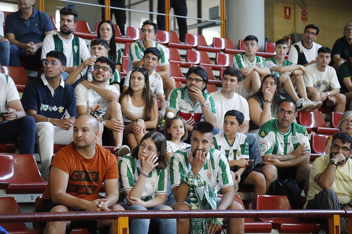 Play off de ascenso | La afición cordobesista en Vista Alegre, en imágenes